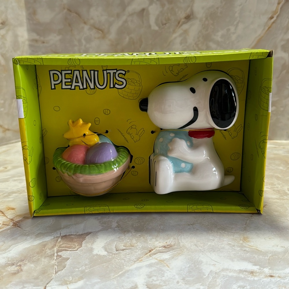 Peanuts: Easter theme salt and pepper shakers